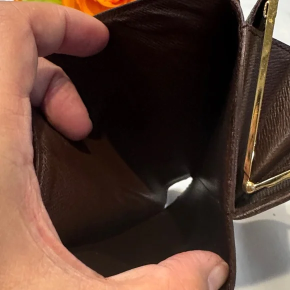 Authentic Louis Vuitton Damier Ebene Kisslock  Wallet - Picture 10 of 11